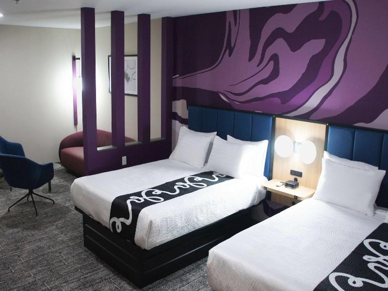 La Quinta Inn & Suites By Wyndham Memphis East image