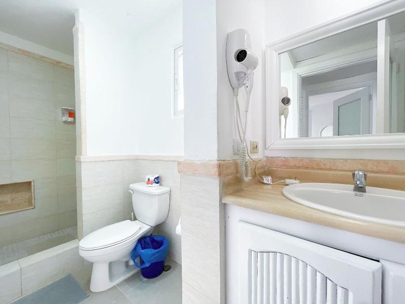 Korales Beach Apartments image