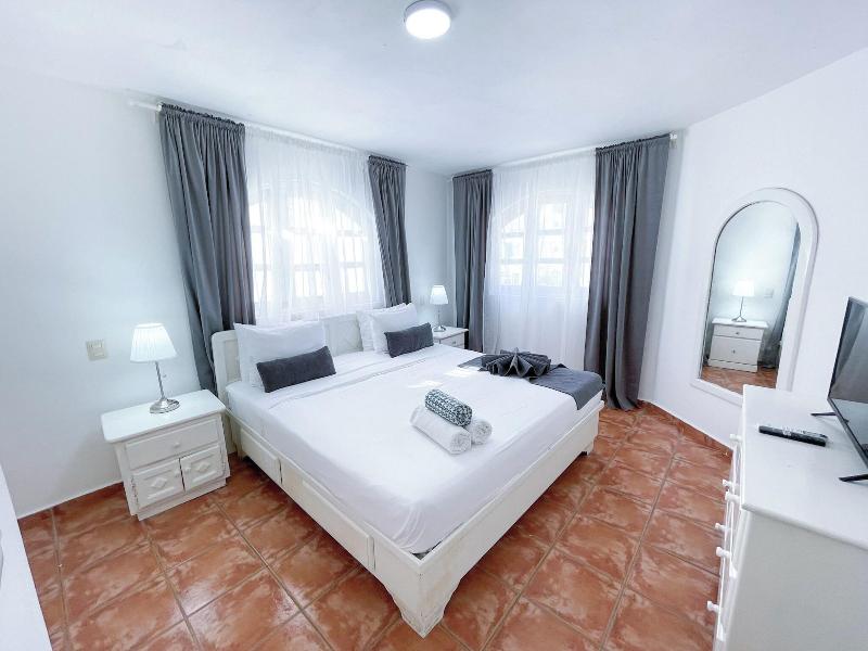 Korales Beach Apartments image
