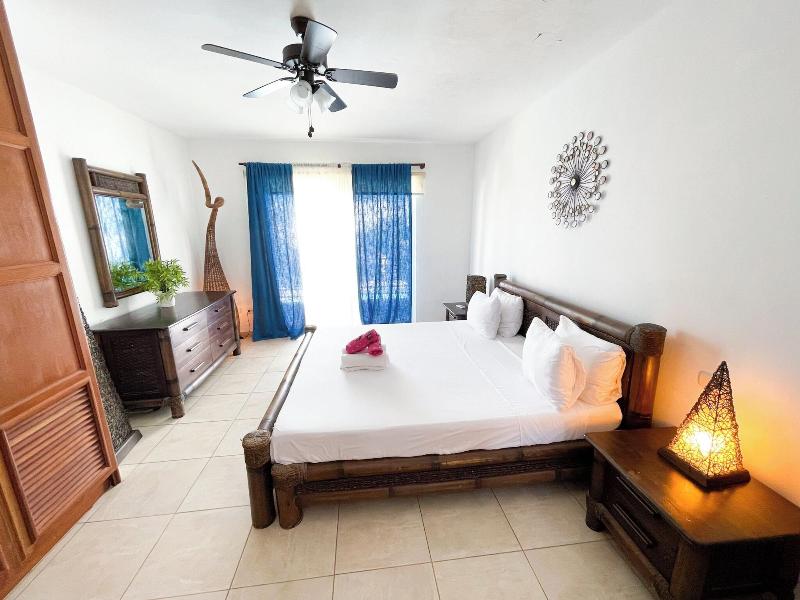 Korales Beach Apartments image