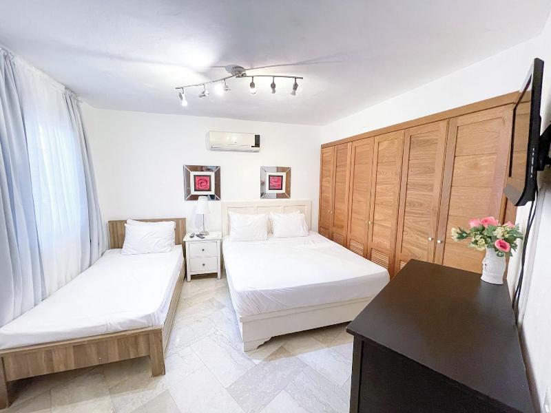 Korales Beach Apartments image