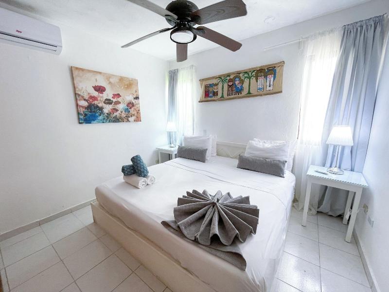 Korales Beach Apartments image