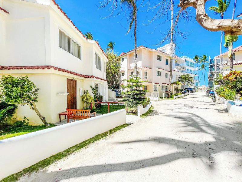 Korales Beach Apartments image