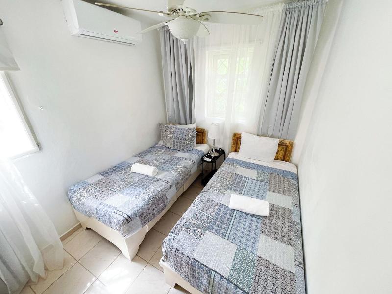 Korales Beach Apartments image