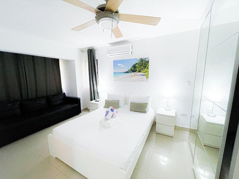 Korales Beach Apartments image