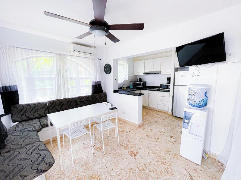 Korales Beach Apartments image