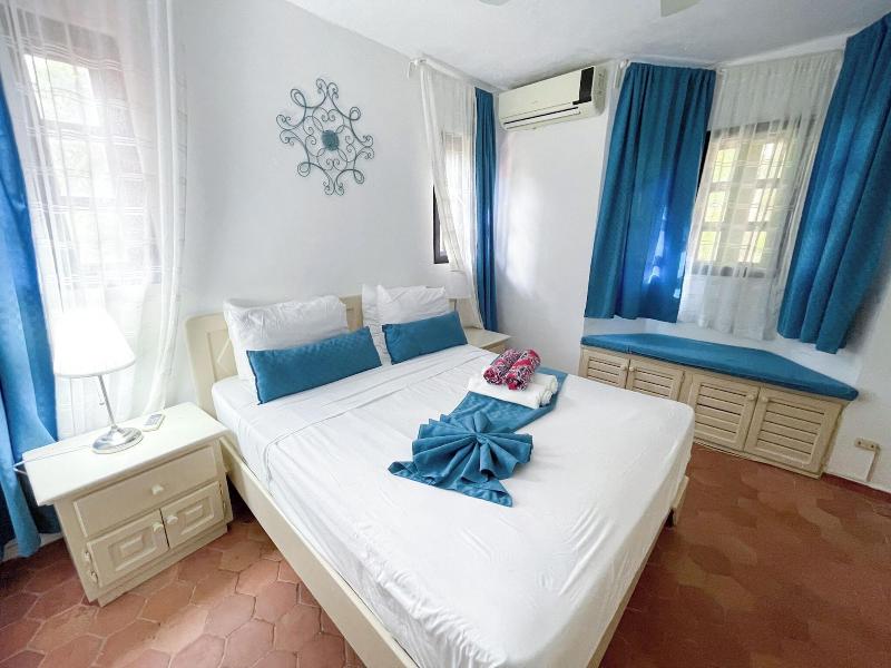 Korales Beach Apartments image