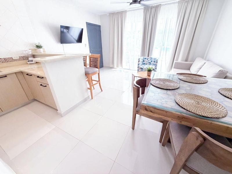 Korales Beach Apartments image