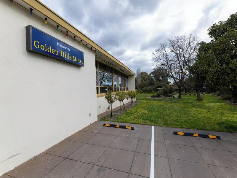 Golden Hills Motel — general view