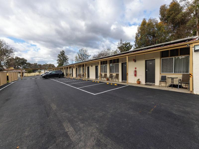 Golden Hills Motel