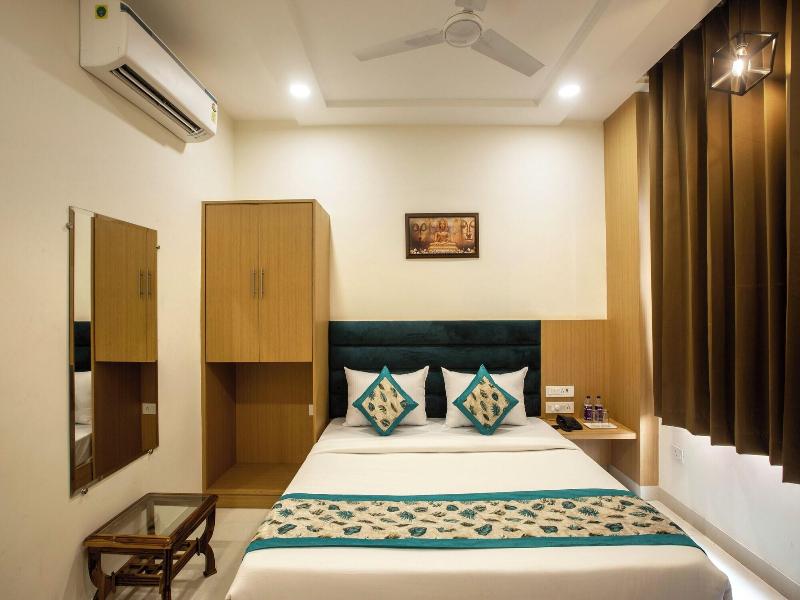 Hotel Triton Grand image