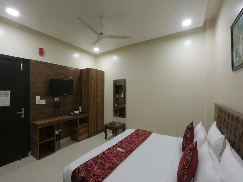 Hotel Triton Grand image