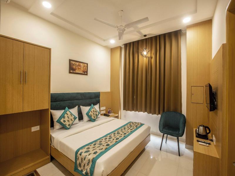 Hotel Triton Grand image