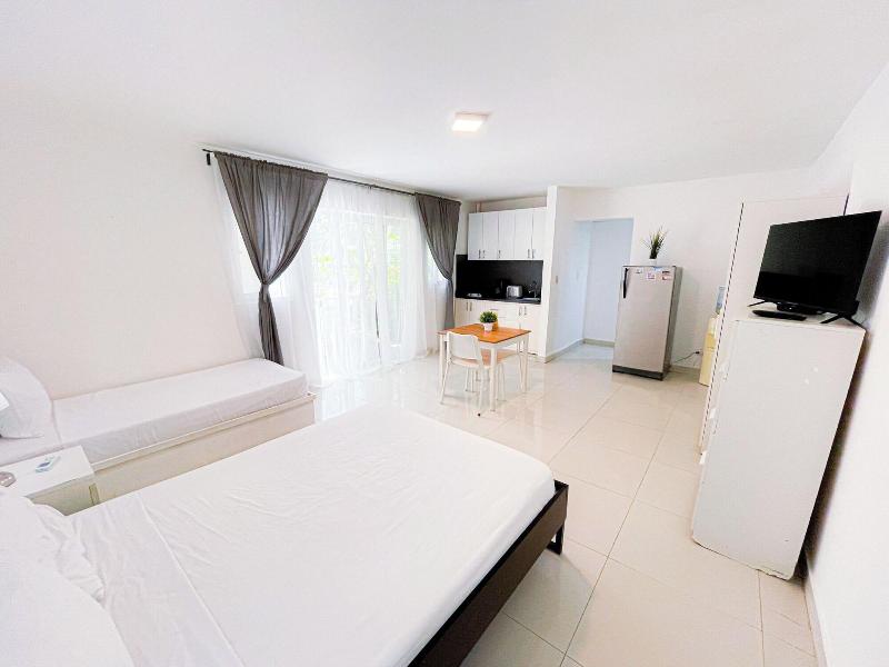 Caribbean Ocean Breeze Beach Hotel image
