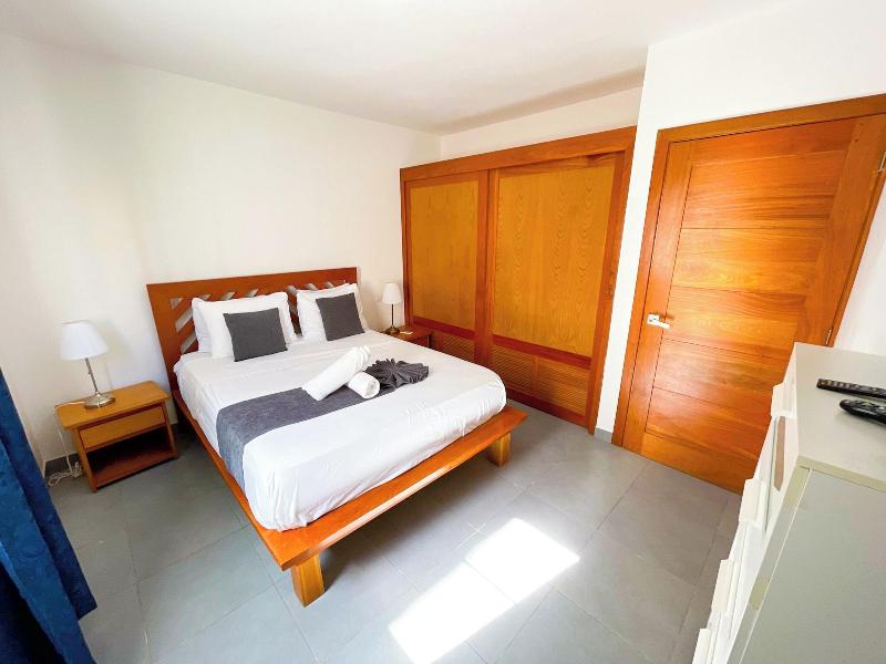 Caribbean Ocean Breeze Beach Hotel image