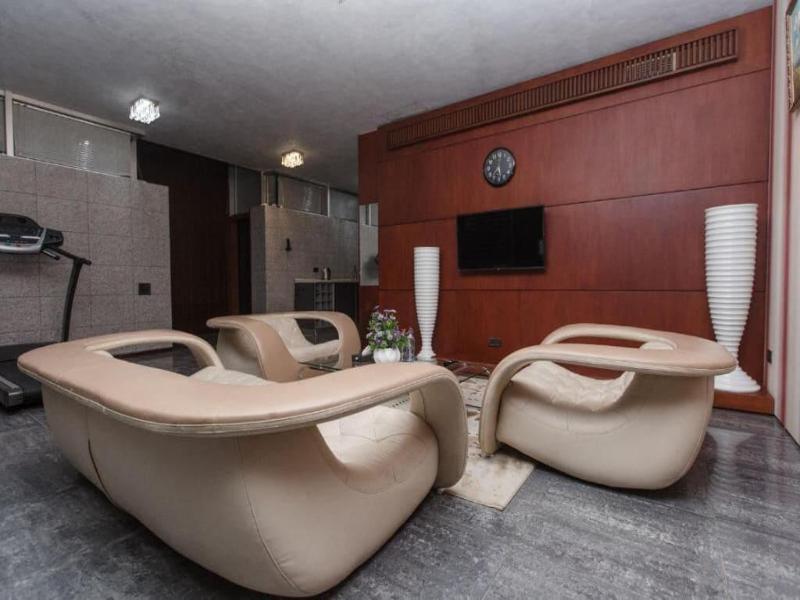 Deluxe Boutique Hotel image