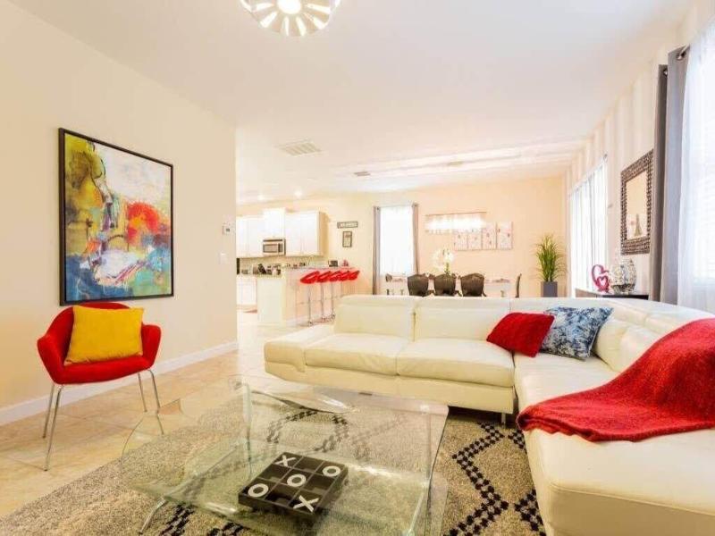 Spacious 5br, Private Pool, Beautiful Decor image