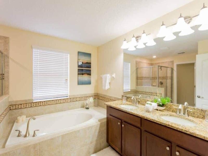 Spacious 5br, Private Pool, Beautiful Decor image