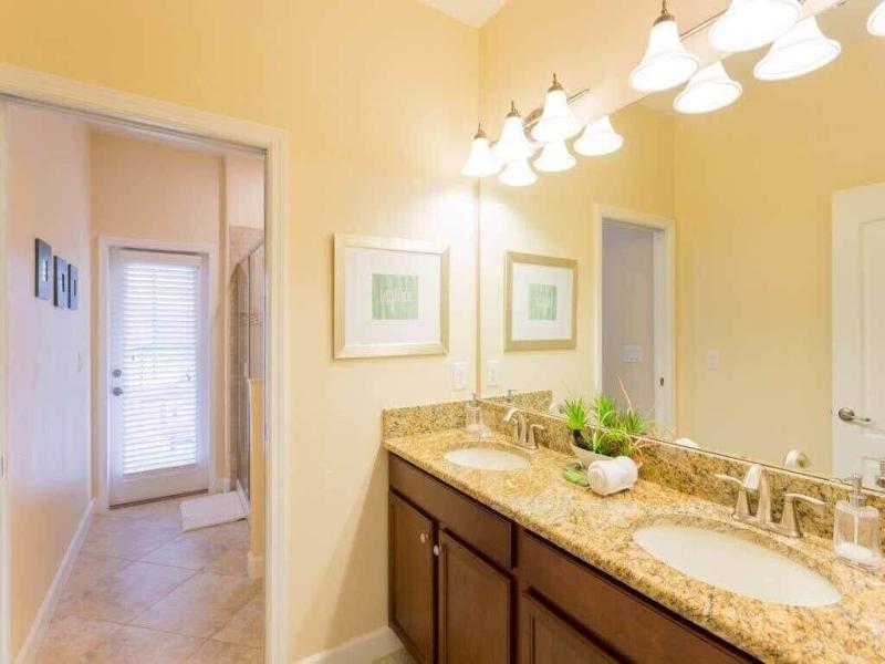 Spacious 5br, Private Pool, Beautiful Decor image