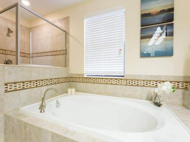 Spacious 5br, Private Pool, Beautiful Decor image