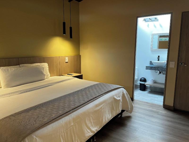 Isak Hotel & Golf Airport image