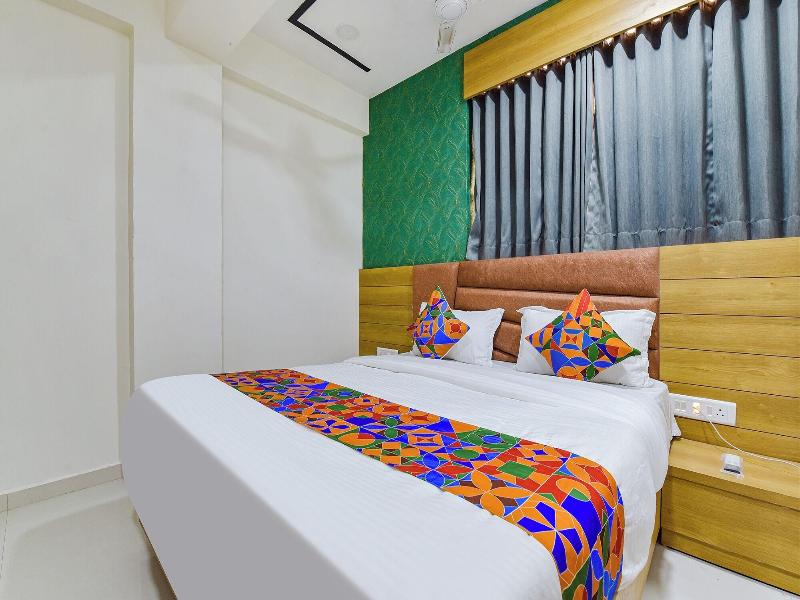 Hotel Green Tree image