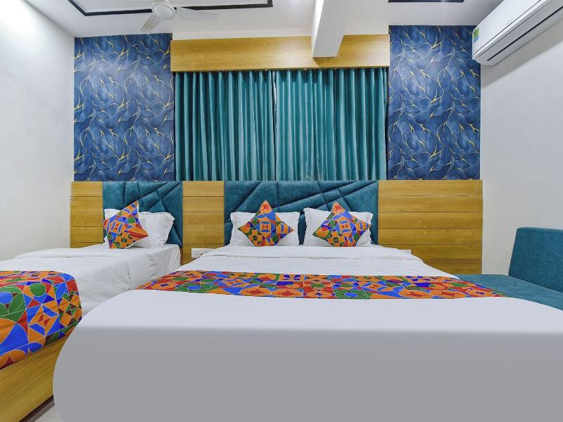 Hotel Green Tree image