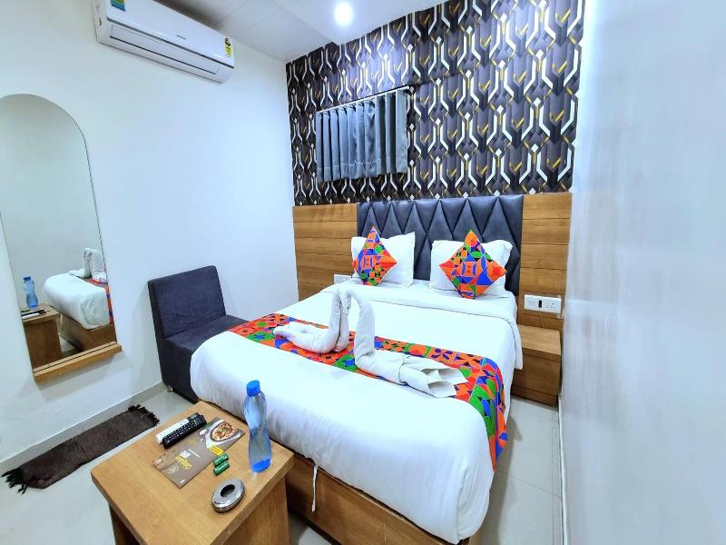 Hotel Green Tree image