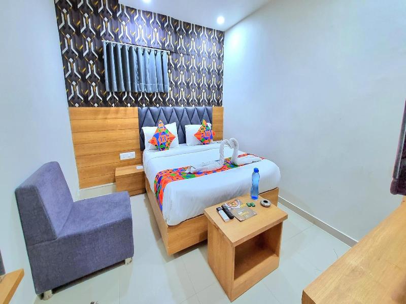 Hotel Green Tree image