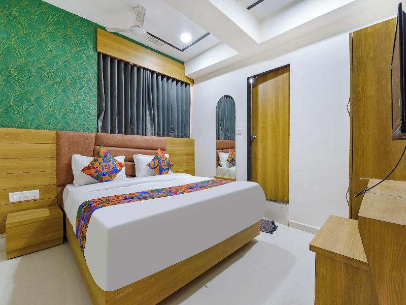 Hotel Green Tree image