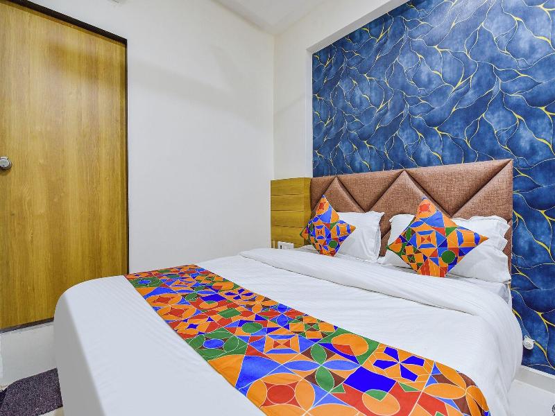 Hotel Green Tree image