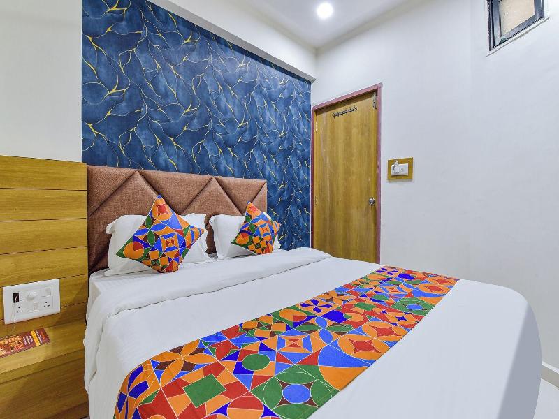 Hotel Green Tree image