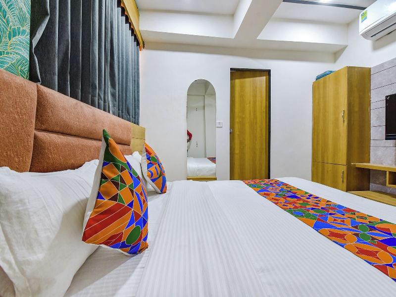 Hotel Green Tree image