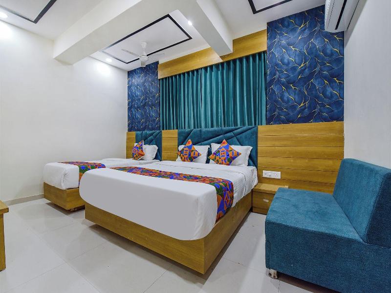 Hotel Green Tree image