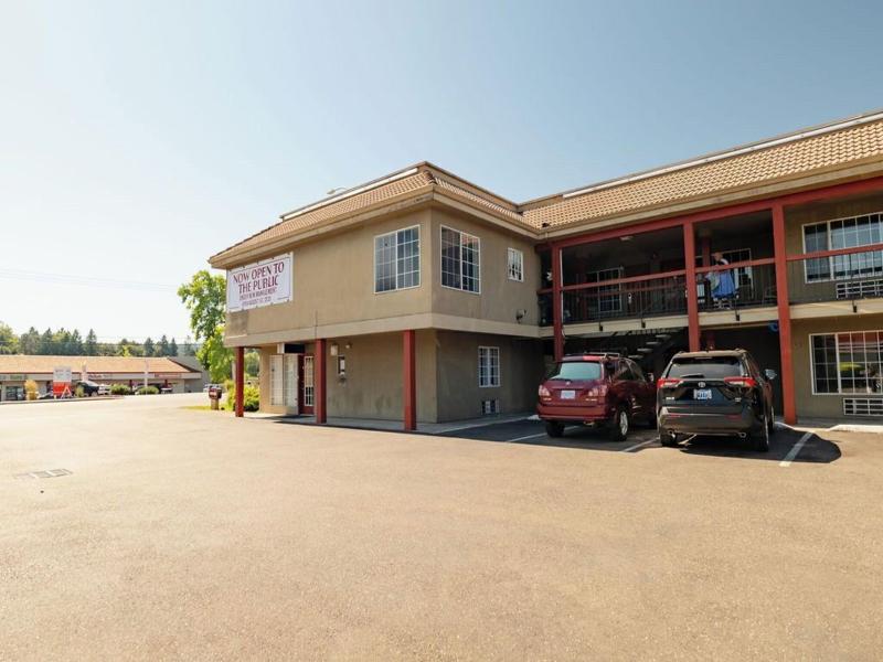Rose City Inn And Suites image