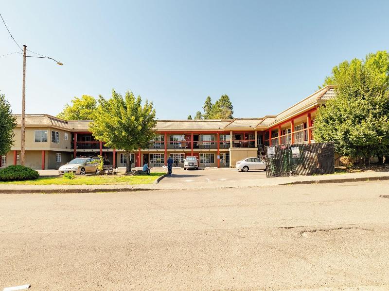 Rose City Inn And Suites image