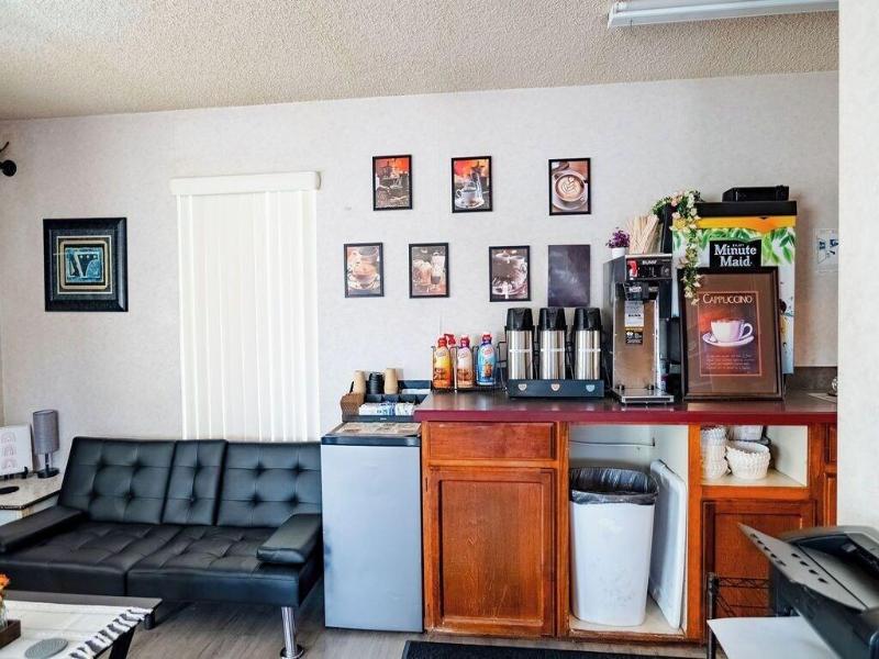 Rose City Inn And Suites image