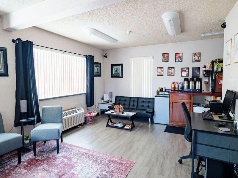 Rose City Inn And Suites image