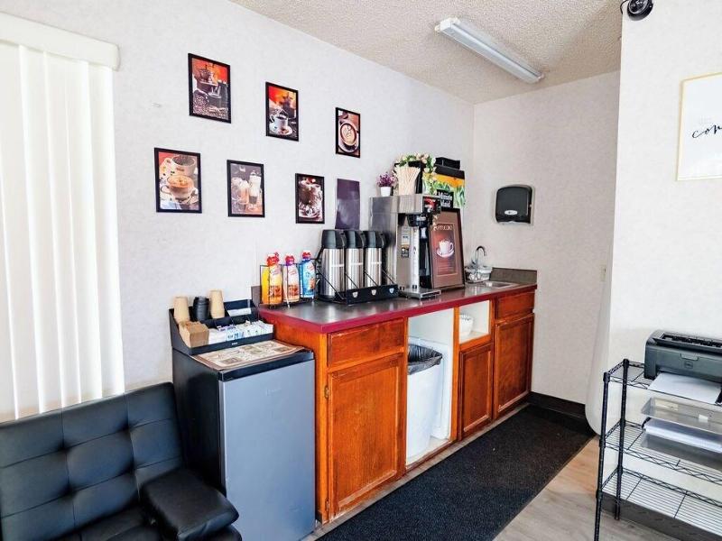 Rose City Inn And Suites image