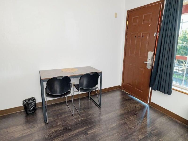 Rose City Inn And Suites image