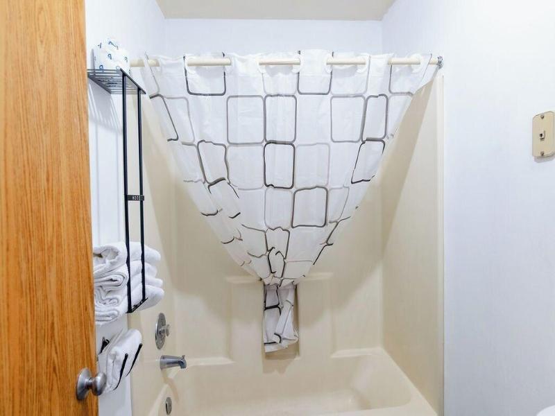 Rose City Inn And Suites image