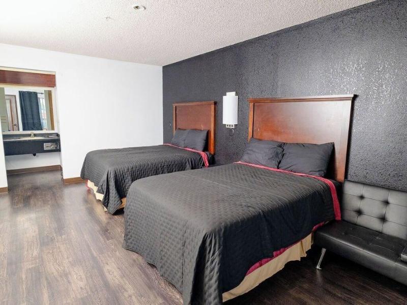 Rose City Inn And Suites image