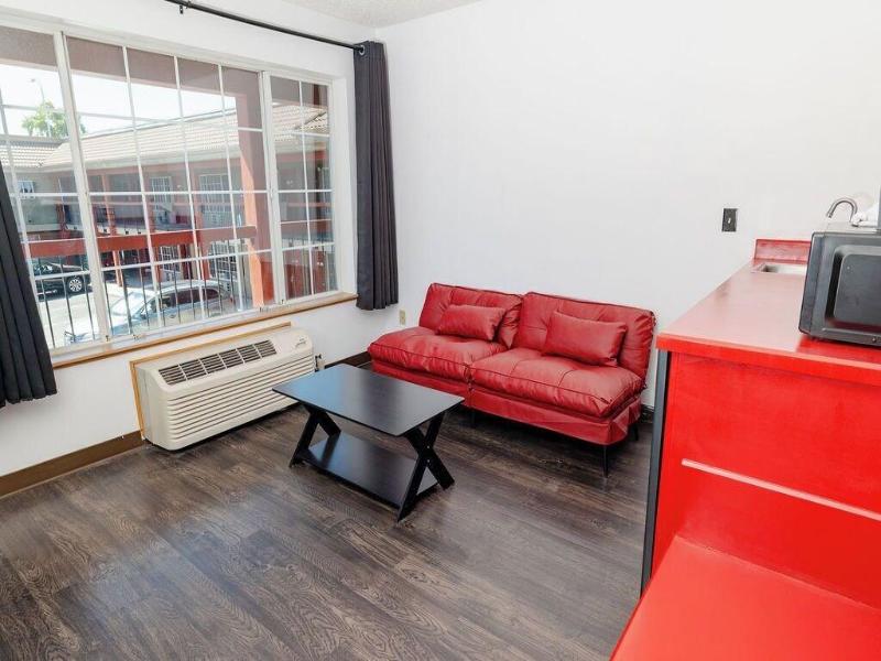 Rose City Inn And Suites image