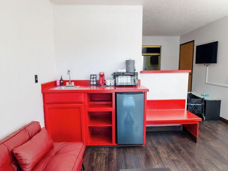 Rose City Inn And Suites image