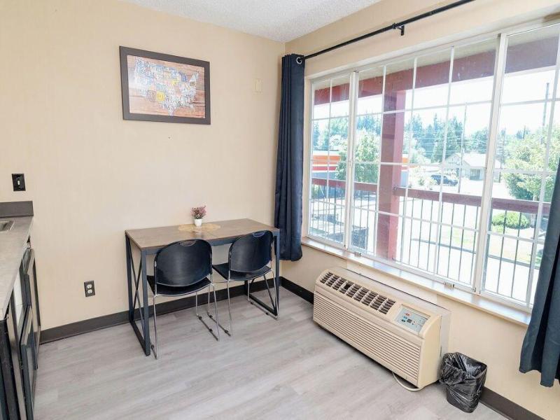 Rose City Inn And Suites image