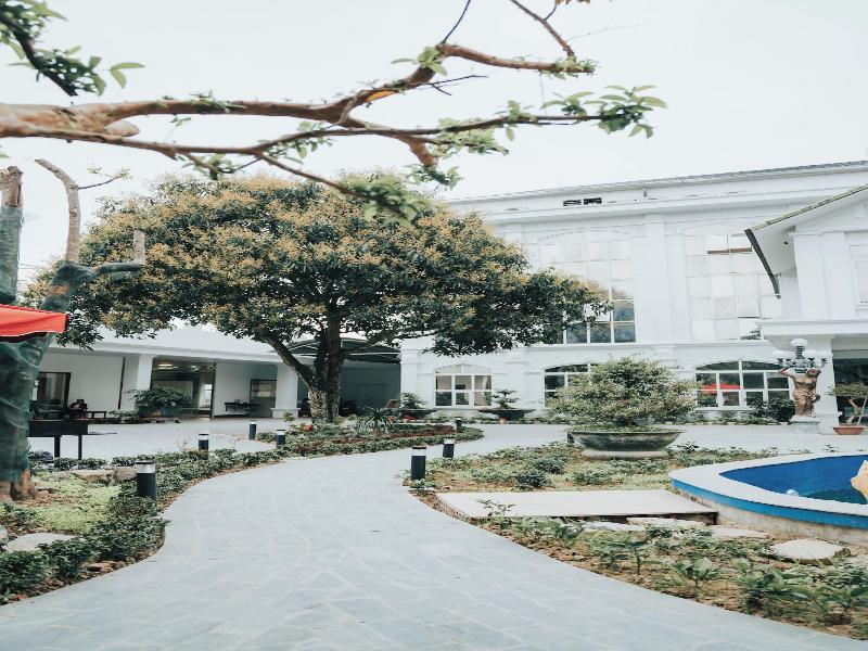 Chã¢u Sæ¡n Garden Resort image