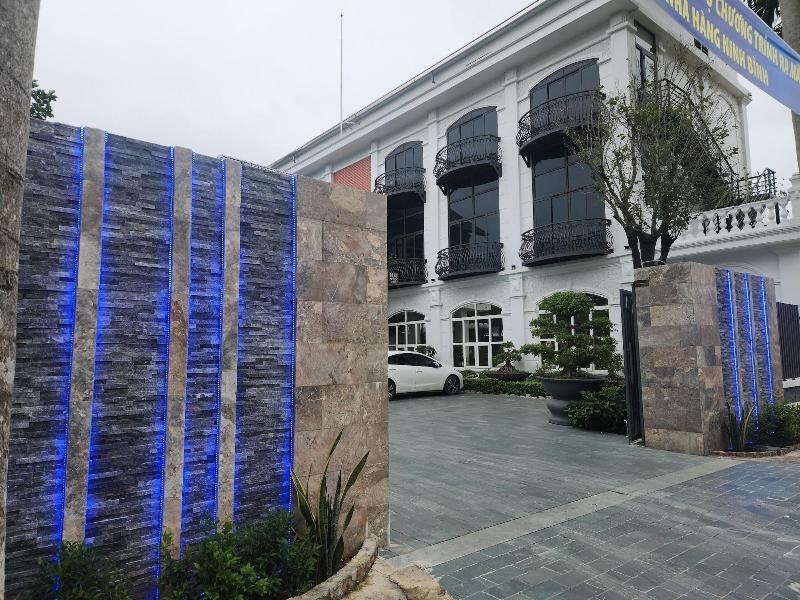 Chã¢u Sæ¡n Garden Resort image