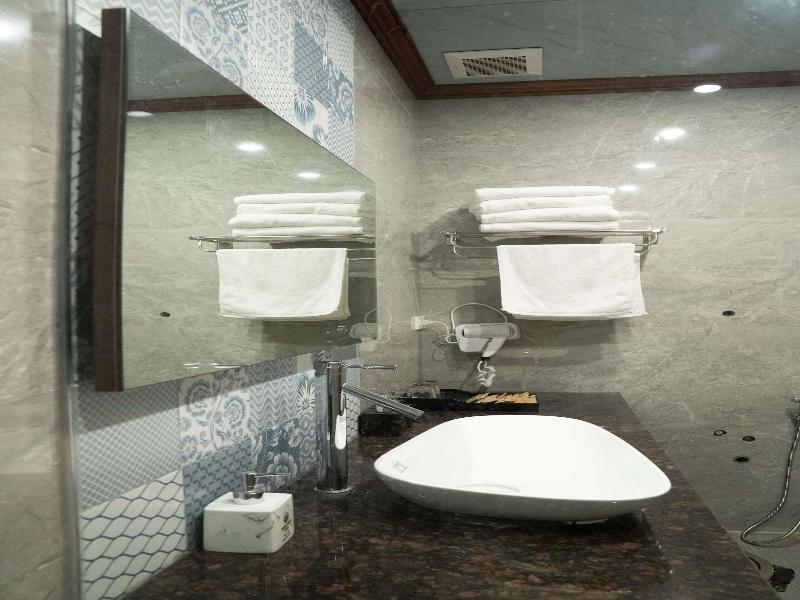 Chã¢u Sæ¡n Garden Resort image