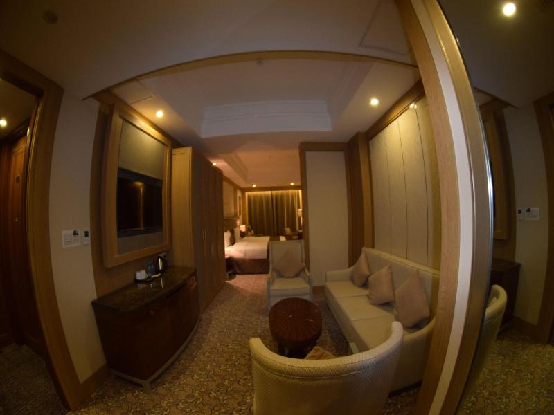 Royal Mountain Hotel image