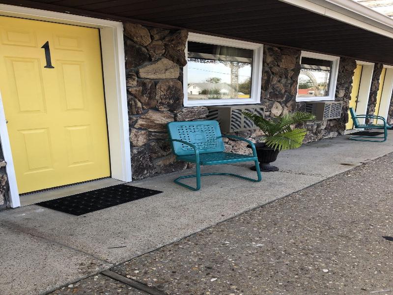Triangle Inn Motel image